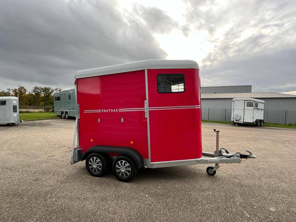 Pferdeanhänger Fautras provan